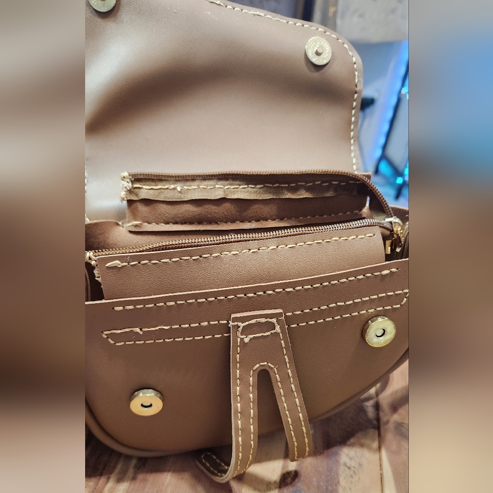 Saddleback Bag - Picture 10 of 15